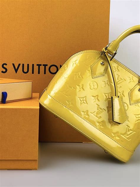 bolsa alma louis vuitton precio|louis vuitton crocodile.